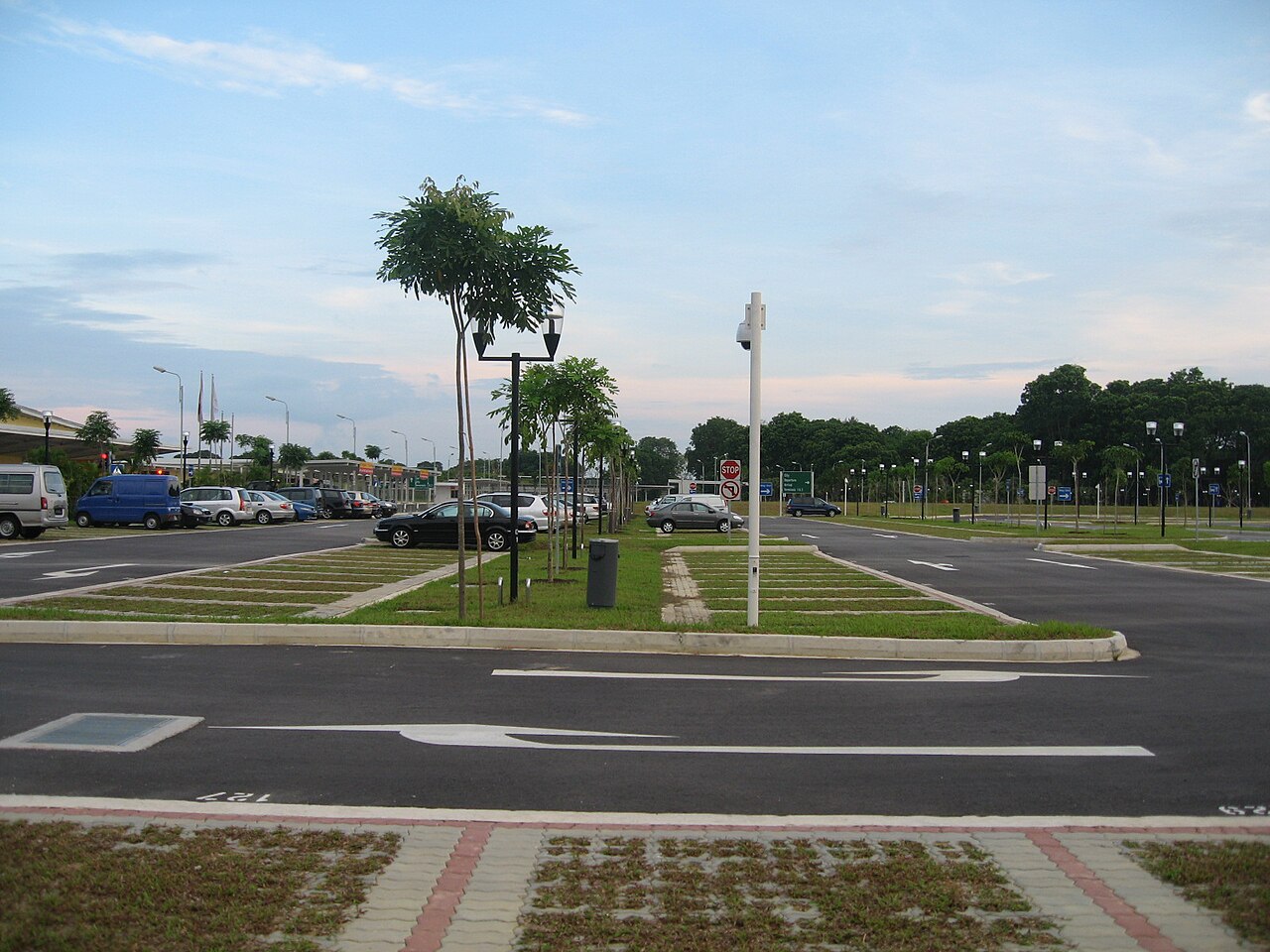 Parking Karlopsi — parking przy lotnisku